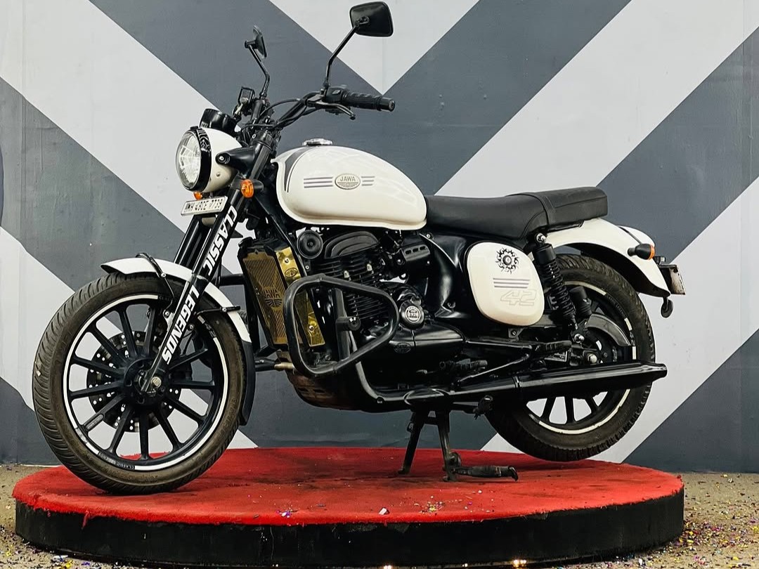JAWA 42 2.1 white